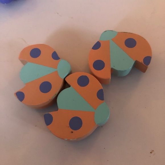 Vintage child decorative drawer handles, bright fun colours, very little wear. - Picture 6 of 13